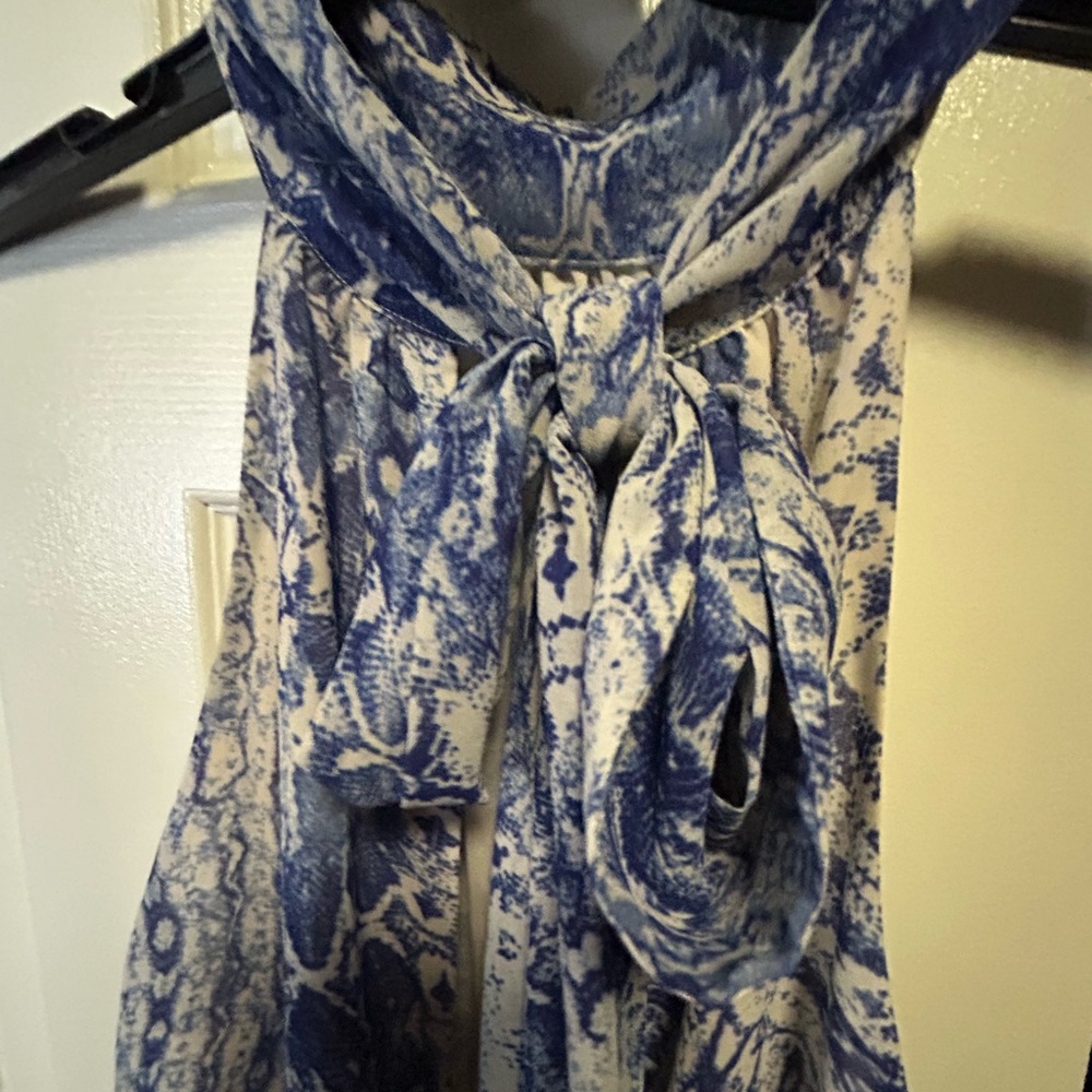 Elegant Blue and White halter dress - Picture 4 of 6